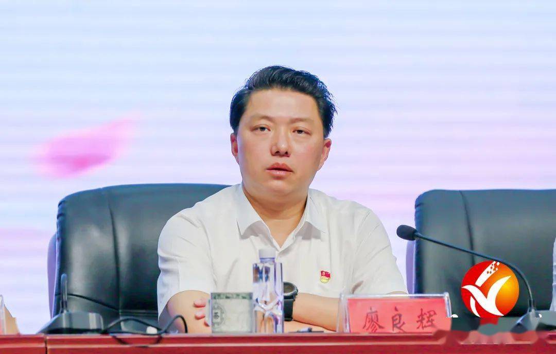 廖良辉代表县委,县人大,县政府,县政协,向全县广大教育工作者致以节日