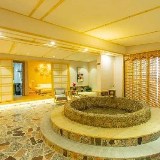 国庆专场肇庆天凯温泉山庄锶温泉套票附赠雅致温泉房一晚仅需648元含