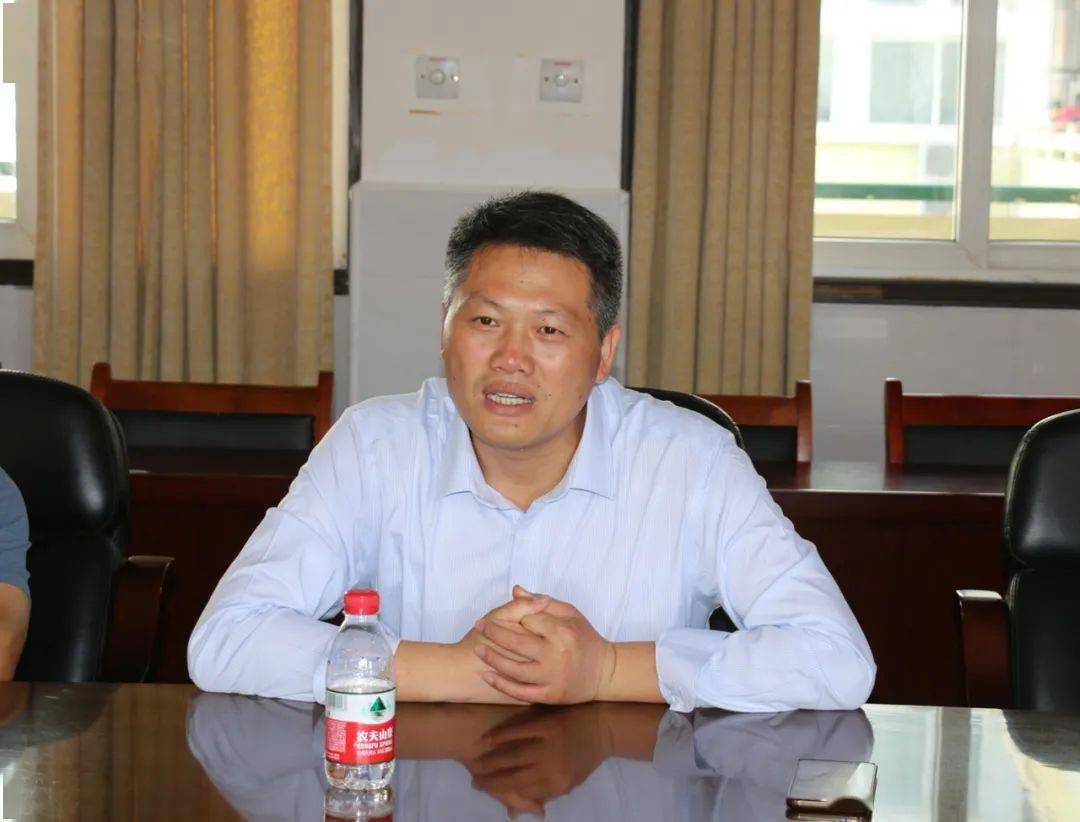 郏县一高融媒体情系一高教师节送情寄暖县融媒体领导教师节到我校看望