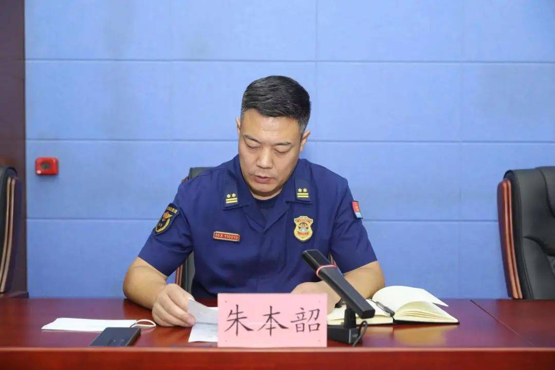 济南市消防救援支队政府专职消防员换着制式服装仪式
