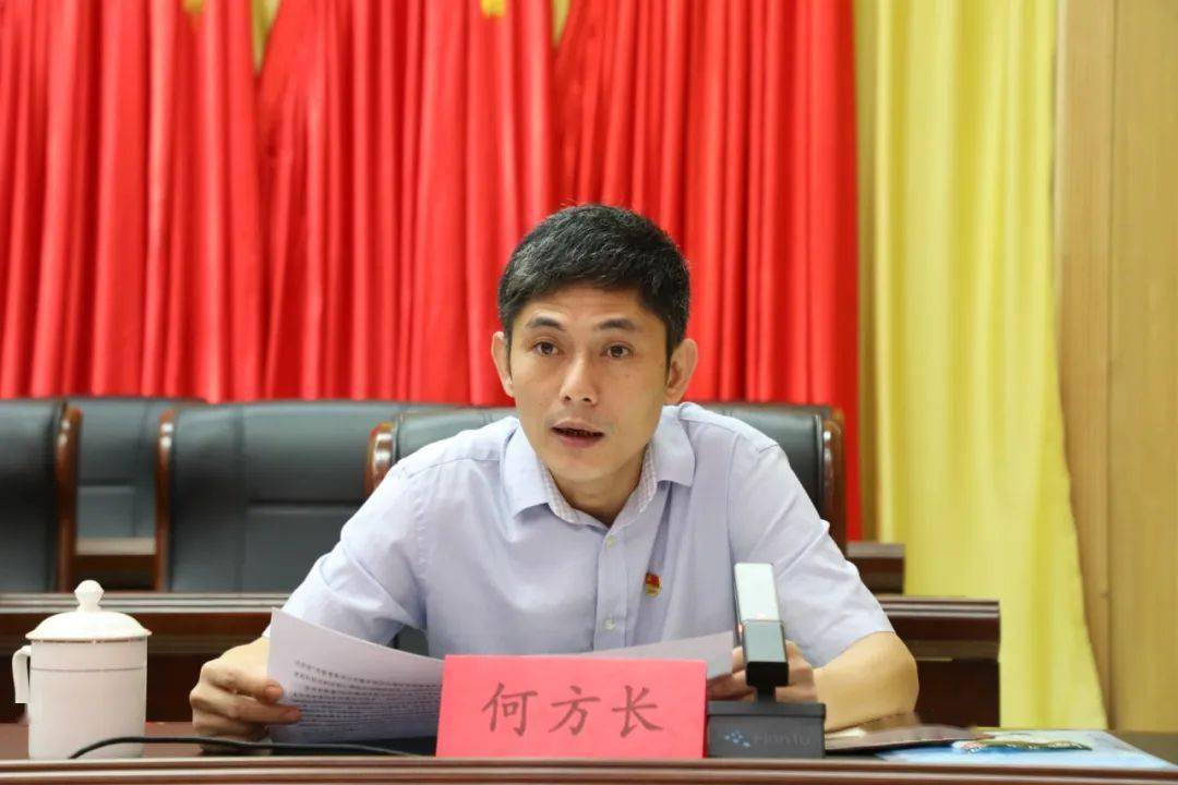 縣政府副縣長,縣委教育工作領導小組副組長何方長彙報2020-2021學年度