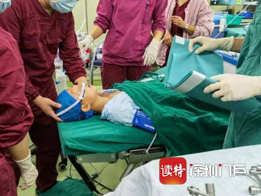 笔帽|惊险！10岁男孩跌倒，把笔帽吞了下去…