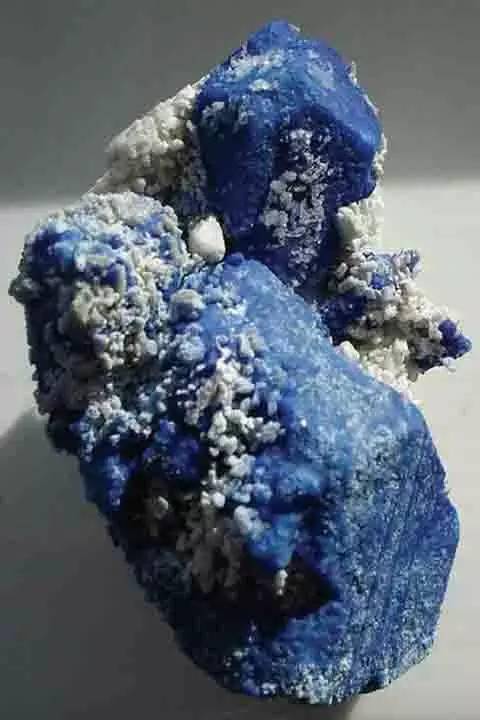 世界上最美丽最值钱的石头