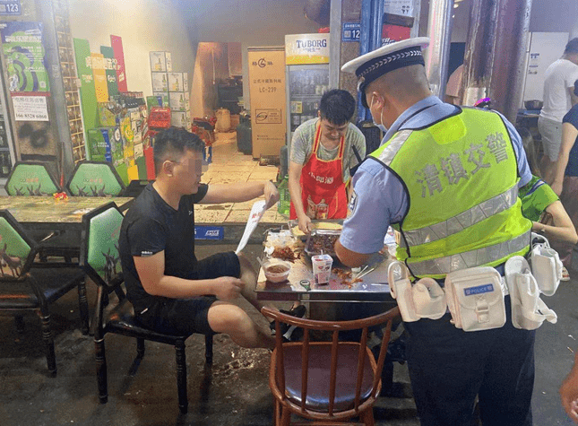 昨晚,贵阳交警"现身"酒吧,夜市,ktv. .