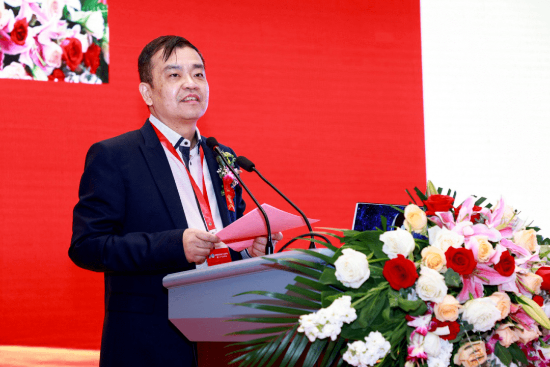 协会副理事长,浙江省食品工业协会会长,贝因美创始人谢宏在致辞中表示