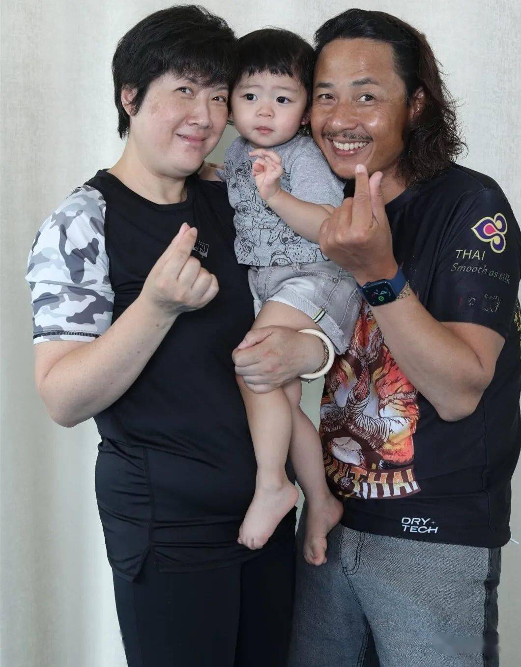 高龄产女差点丧命!tvb男星黄泽锋54岁妻子想生二胎,曾产女昏迷3小时