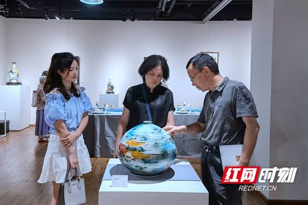 艺术|看艺术家对瓷绘的探索与思考 “关兰·瓷彩2021”开展