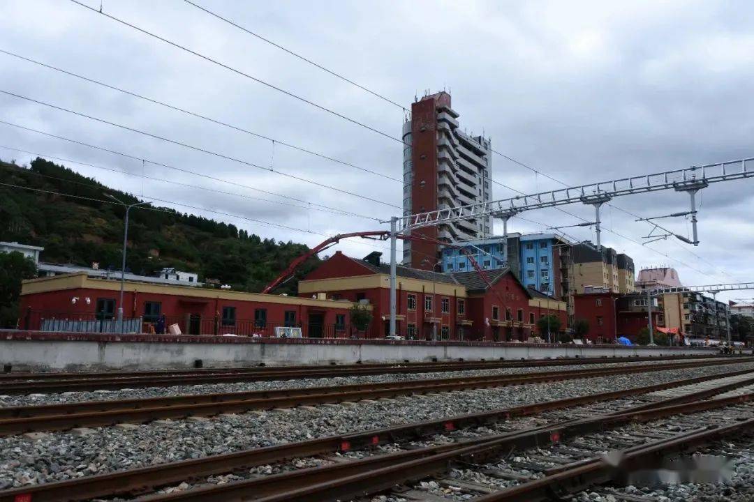 【现场】铜川车站更名铜川东站 引诸多市民前来围观,打卡_铁路