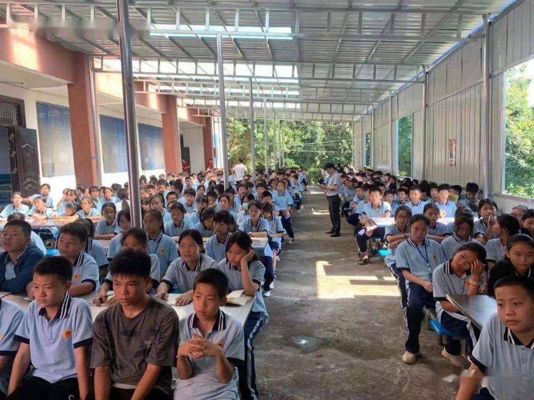【校园】阳新交警龙港中队进星潭中学,富水中学开设交通安全开学第一