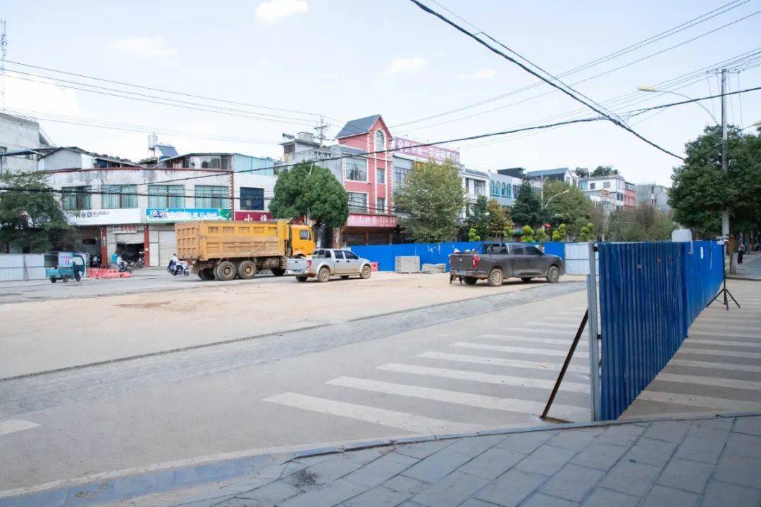 前半段围挡已拆!罗平西关街修建最新进展来了