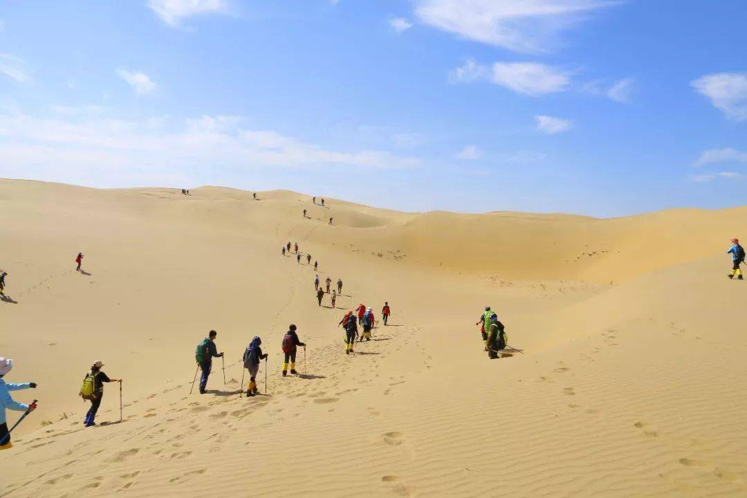 徒步户外中秋国庆3日徒步61库布齐沙漠百人沙漠徒步之旅の用脚丈量