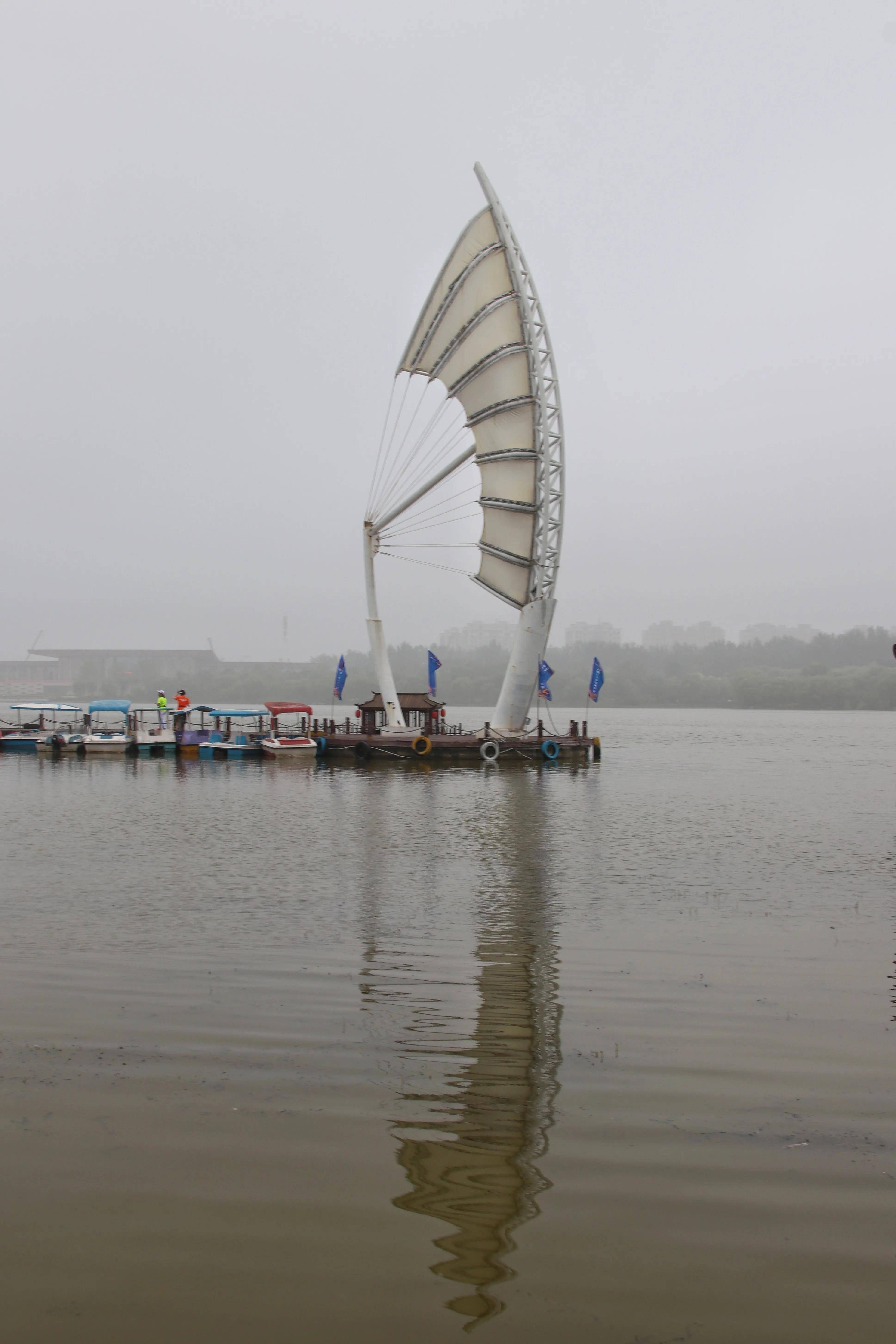 鸢都湖龙舟杨帆