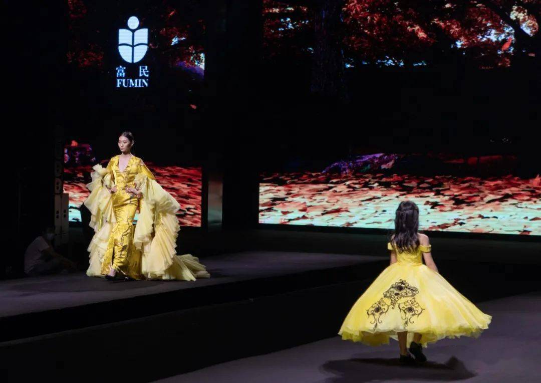 橙黄色|精彩！来享受一场“麦浪滚滚”的视觉盛宴！