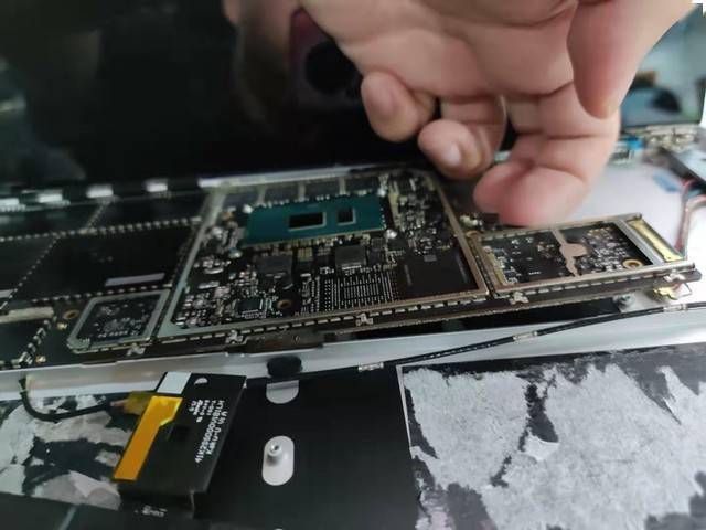 微软surfacelaptop2拆解换电池教程太难了