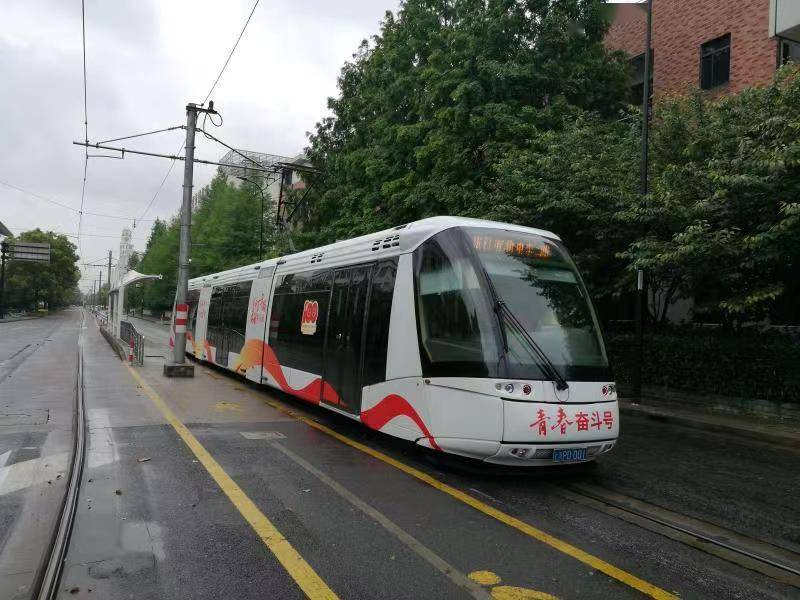 受台风影响，上海16条公交线路停运