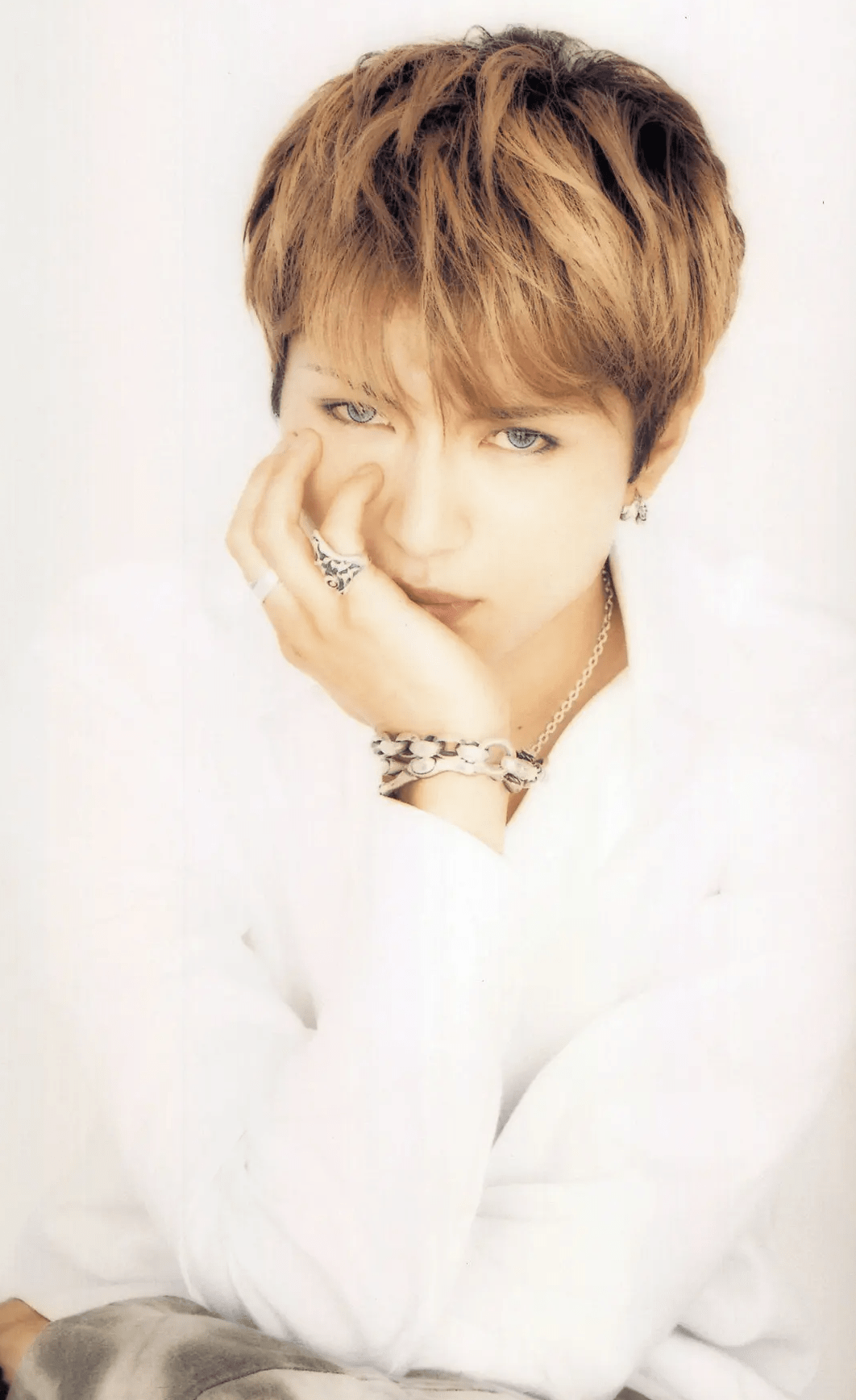 提到gackt,就不得不说他视觉系美男子的称号了.