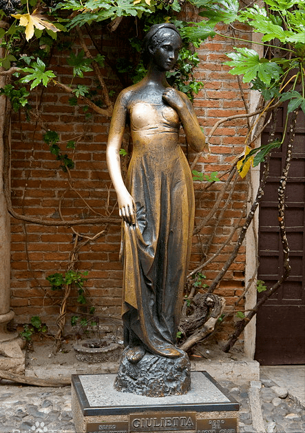 旅游达人揭露世界著名旅游区坑深似海