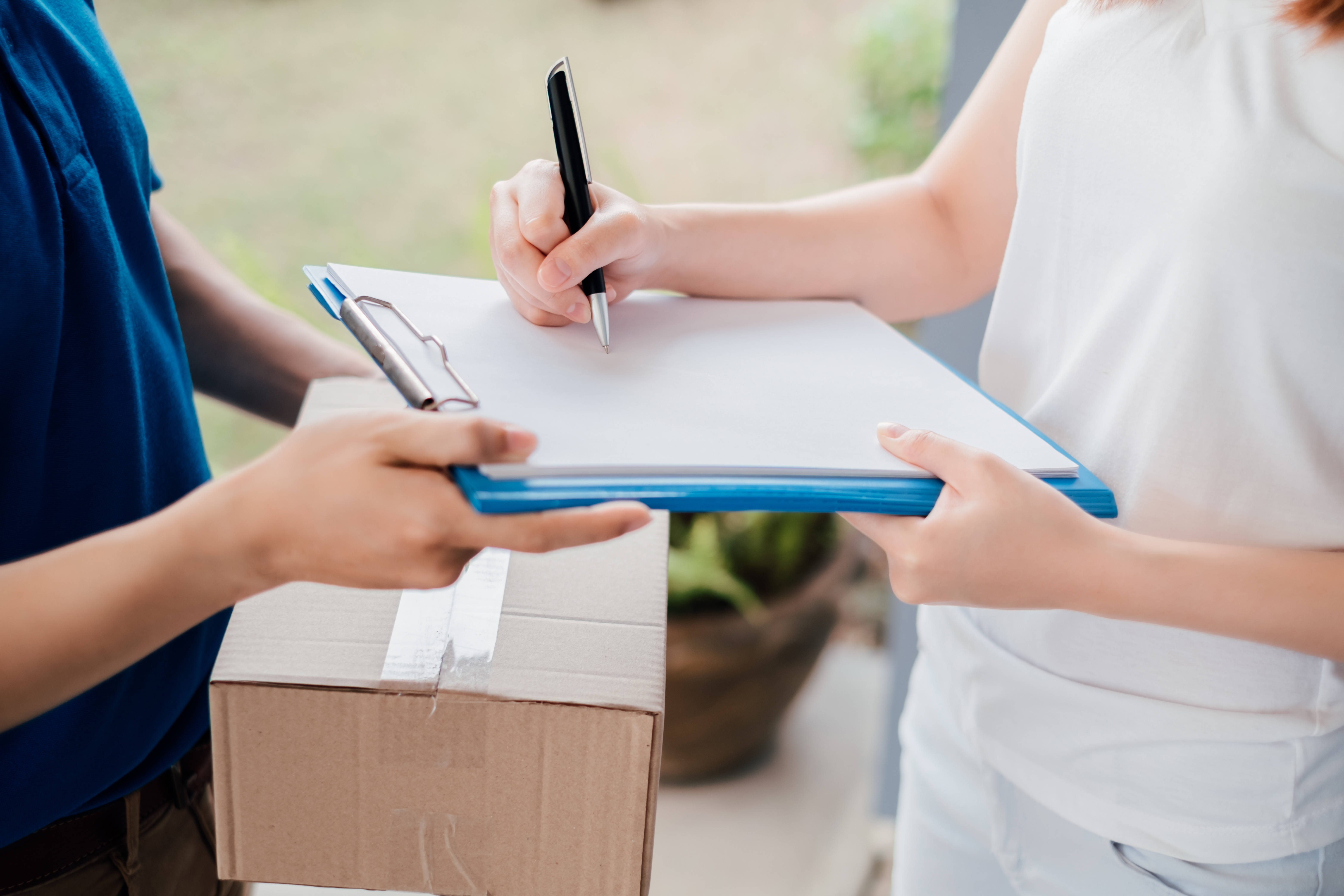 正反pk顺丰签收确认1元钱该不该收是否侵害消费者合法权益