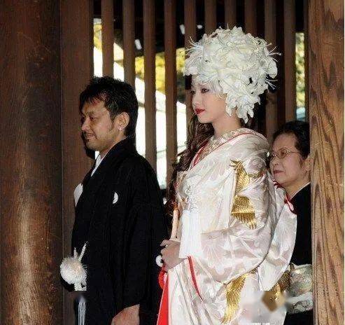 日本女星结婚真的不挑年龄不挑颜值!四对