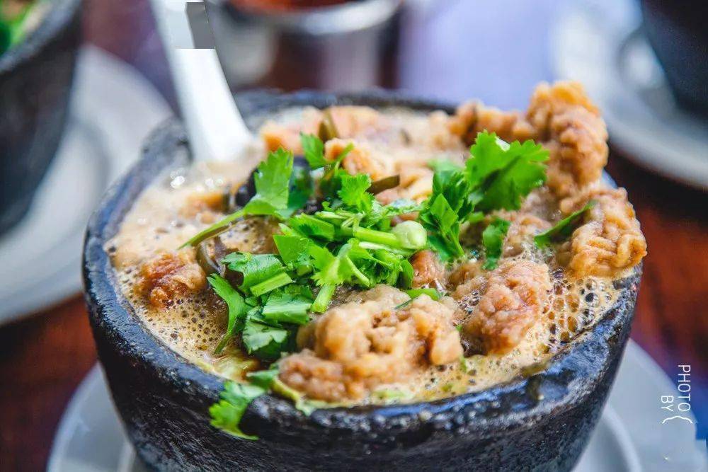 盘点牛肉丸子浓汤瓦罐焦香涮酥肉砂锅一口就烫嘴熬到冒泡的砂锅是初秋