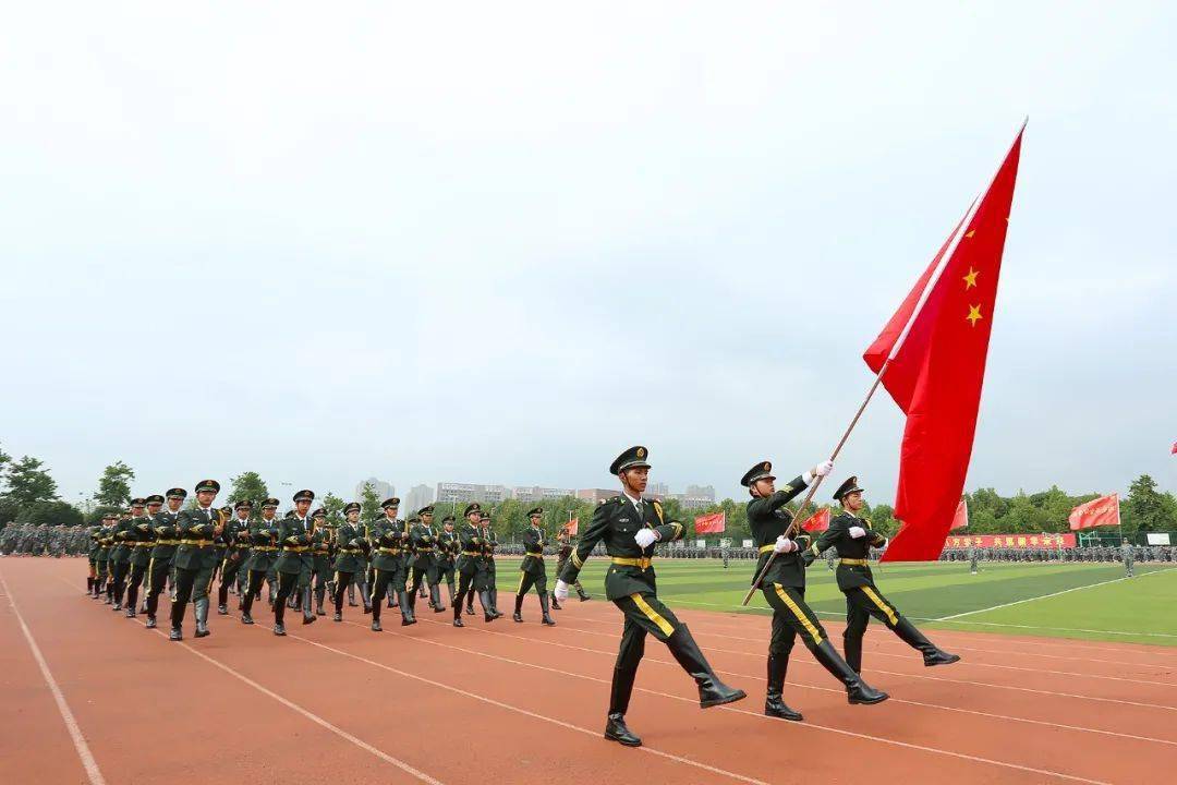 多图预警!带你看安徽新华学院2021级新生开学典礼暨军训总结表彰大会