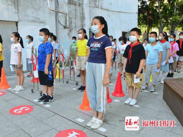 采样|“不怕，一下就好！”……直击！福州学生核酸检测全面铺开