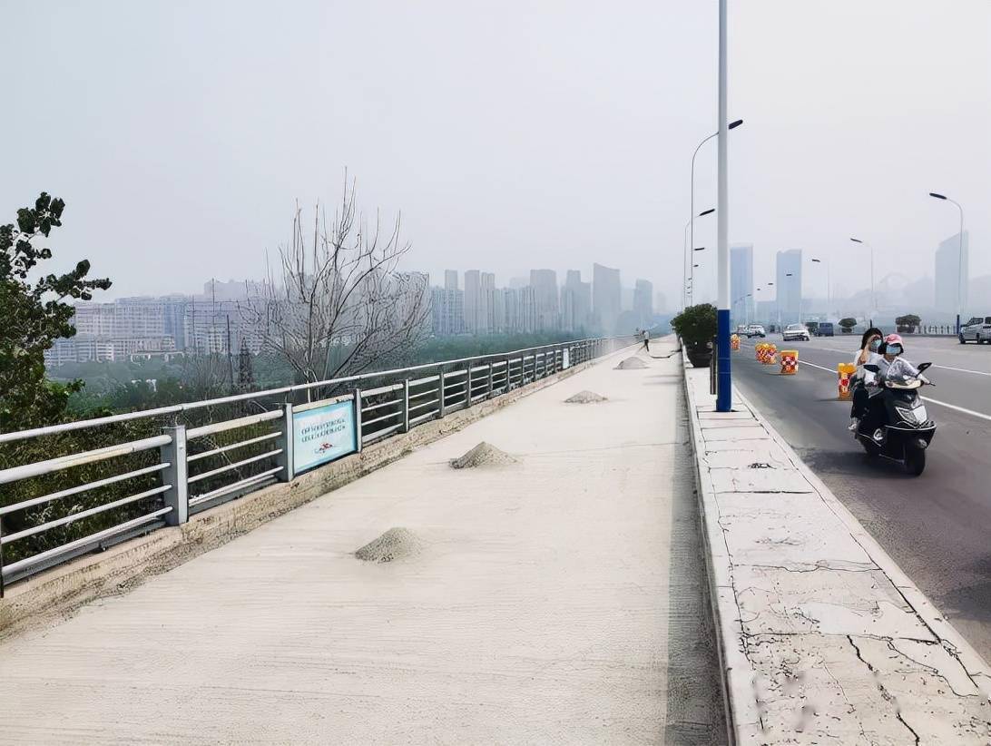 关注巩义新兴桥人行道改造已启动预计10月中下旬完工