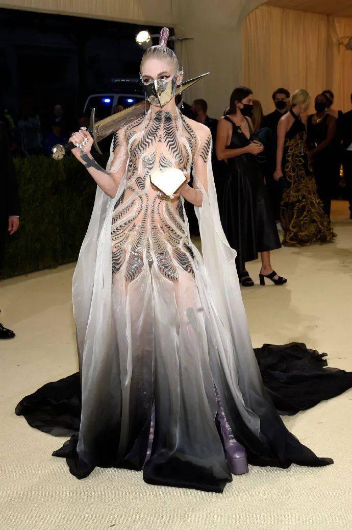 Fashion|笑到捶地，这是我见过最吊炸天的奇葩时尚...