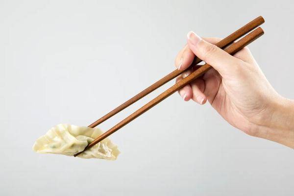 筷子|一次性纸杯喝热饮=喝下几万“塑料颗粒”？！健康杯子原来是...