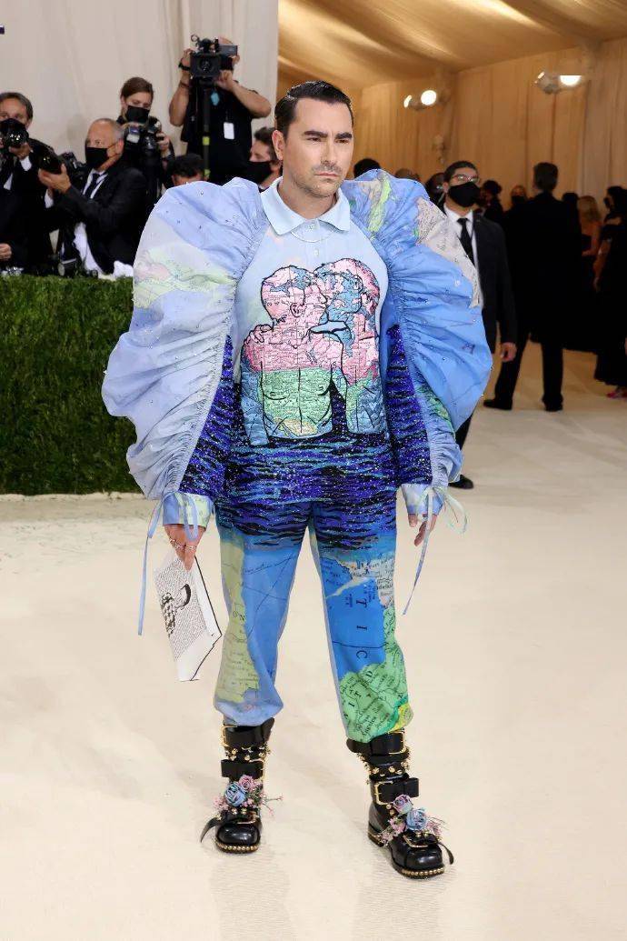 Fashion|笑到捶地，这是我见过最吊炸天的奇葩时尚...