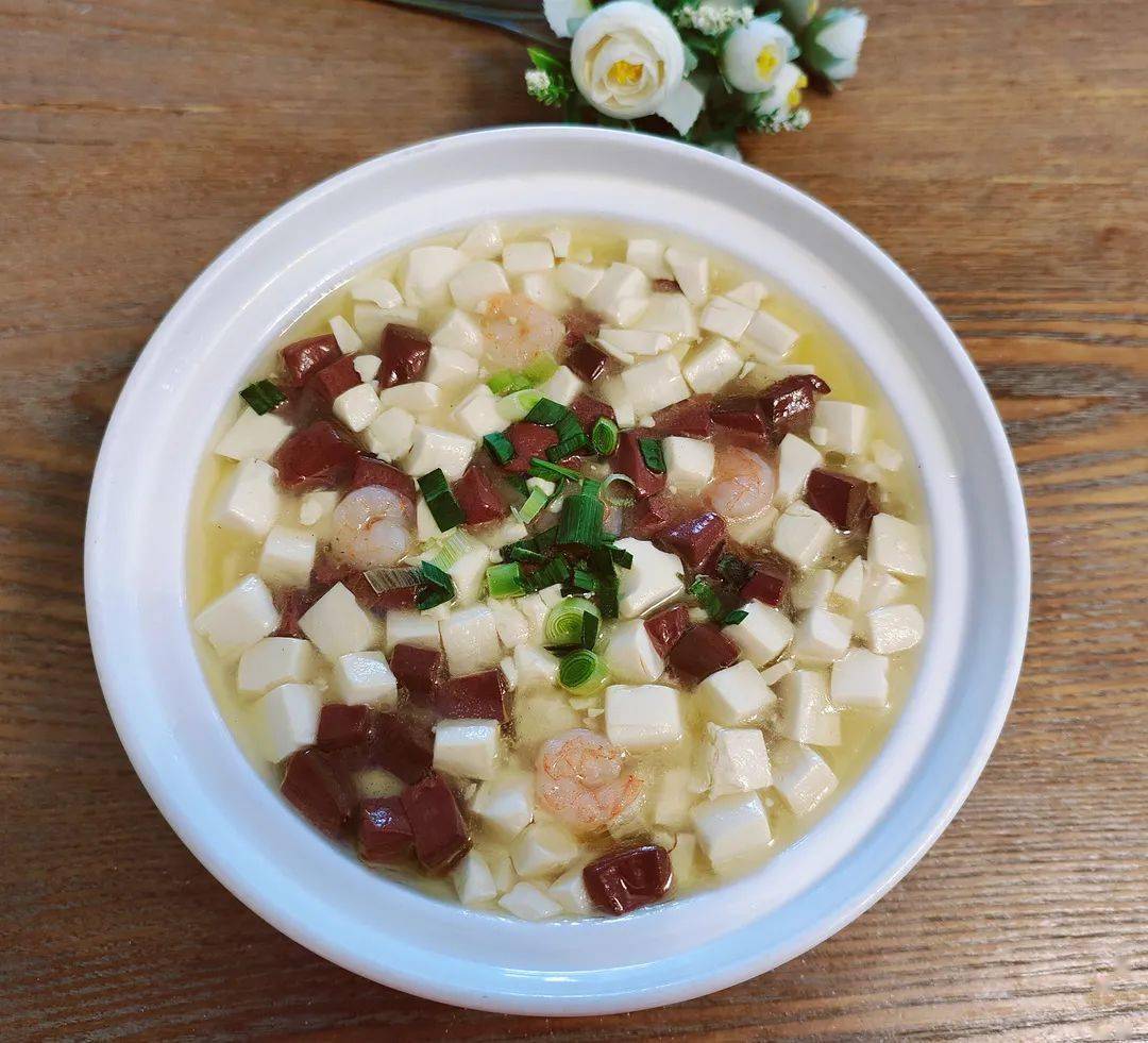 腻腐皮炒杭白菜清脆爽口一口倾心的鸭血豆腐烩虾仁满口鲜香的梅酱大虾