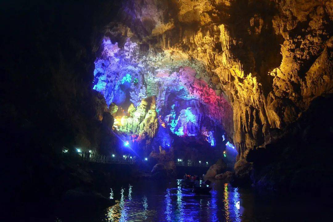 中秋佳节|平果通天河邀您免费品尝月饼_景区