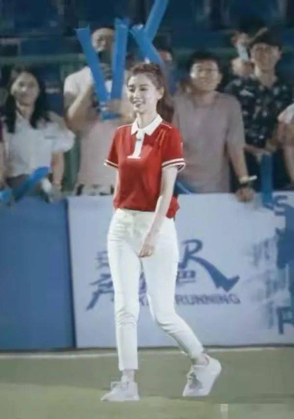 显得|杨颖现身好友婚礼,不精修还没素人漂亮,路人拍的五五身假胯宽!