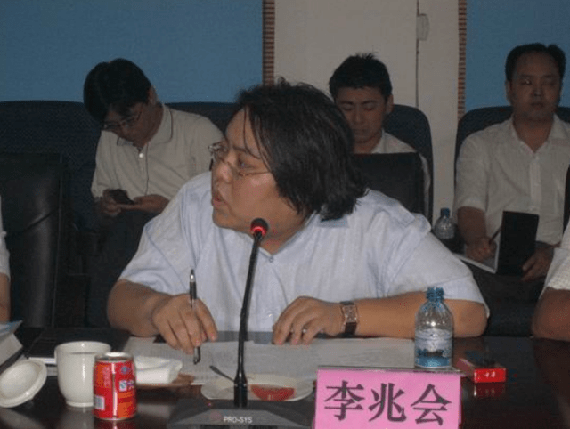 海鑫集团原董事长李兆会,前者公司实际控制人是李兆会的胞妹李兆霞,而