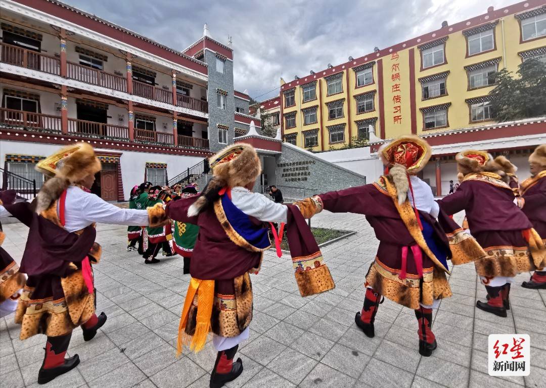 一代代的传承 小金县马尔锅庄延唱千年