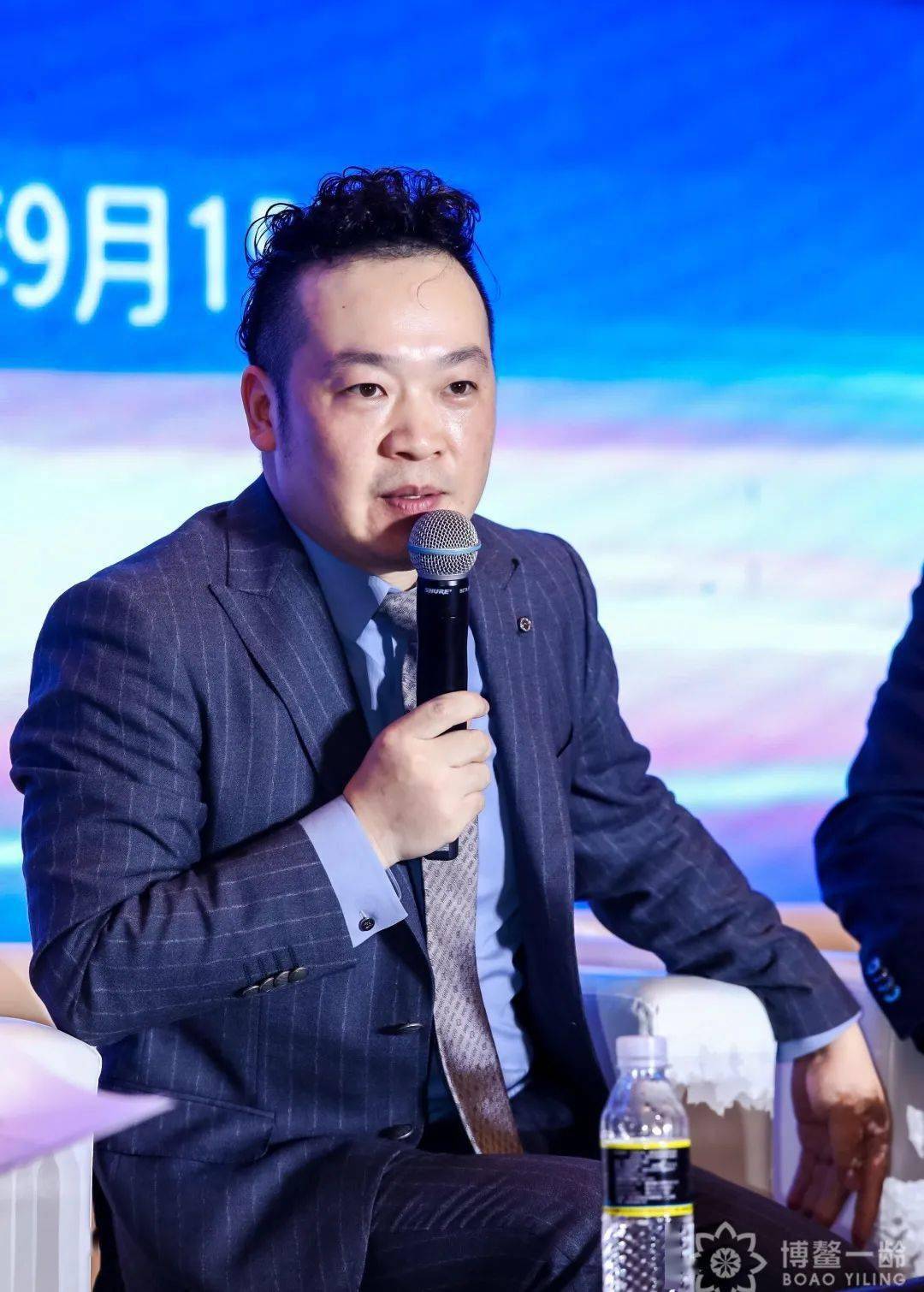 上,博鳌一龄生命美丽养护中心业务院长陈墨涵,整形外科主治医师方涛