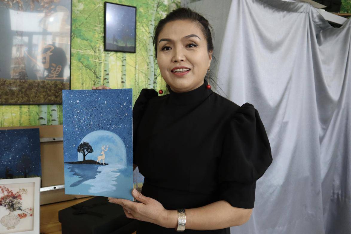【石榴花开 籽籽同心】内蒙古阿尔山市:白狼林俗树皮画 绘就美好新