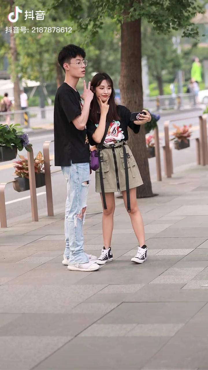 是在拍这个吗街拍情侣为好生活battle秀恩爱