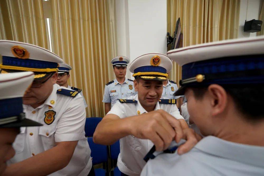 大兴支队隆重举行2021年度夏秋季消防员退出仪式