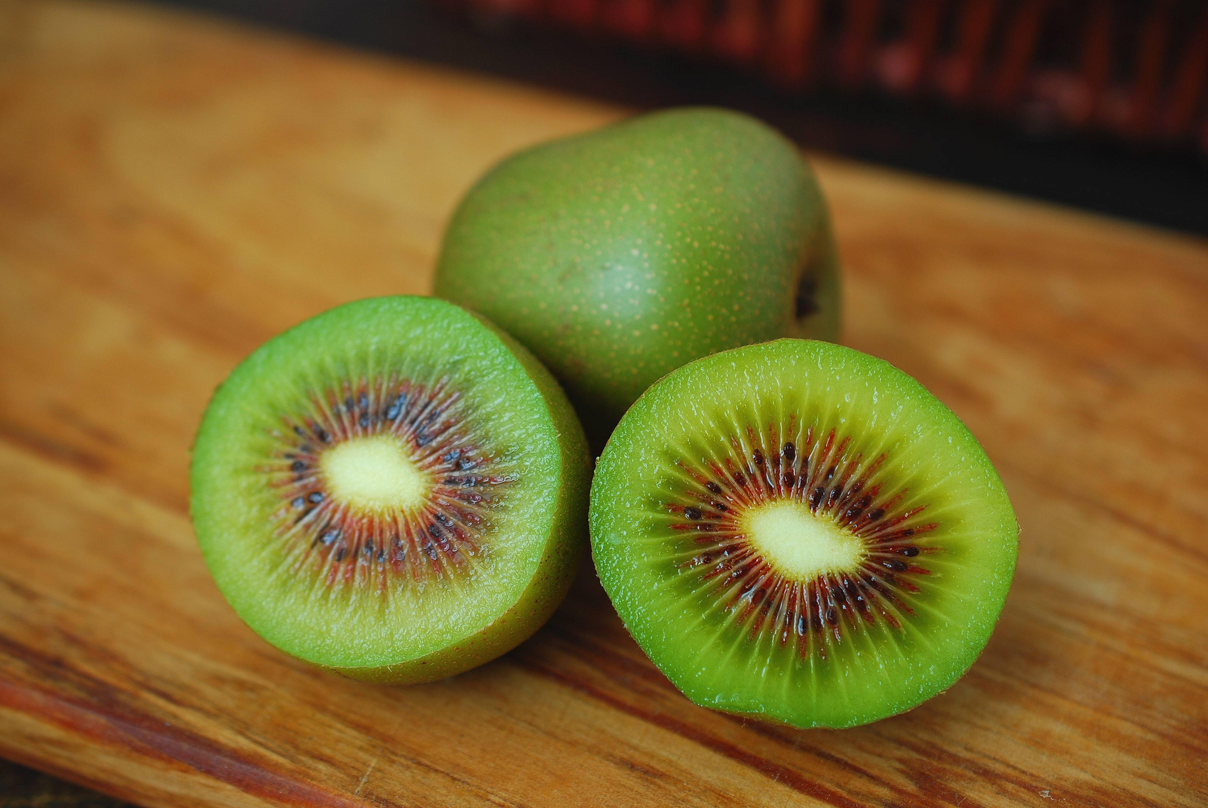 这猕猴桃不普通维c含量比苹果高80倍蜜汁一样甜连吃3个