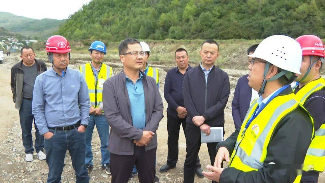王亚伟在调研指导s10凤合高速岷县段项目建设时强调加强协调配合加快