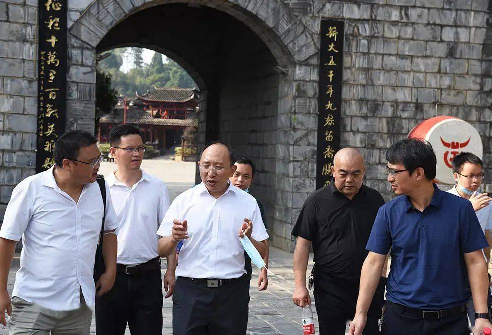 李荣到松桃督导检查中秋国庆假期安全防范工作