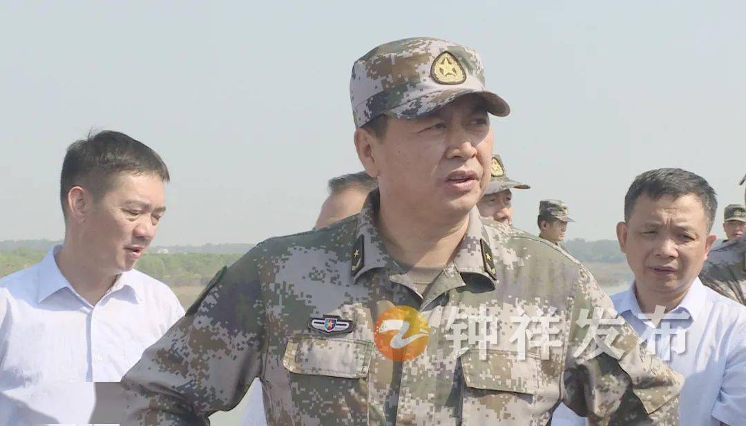 周月星在钟祥调研检查汉江防汛工作