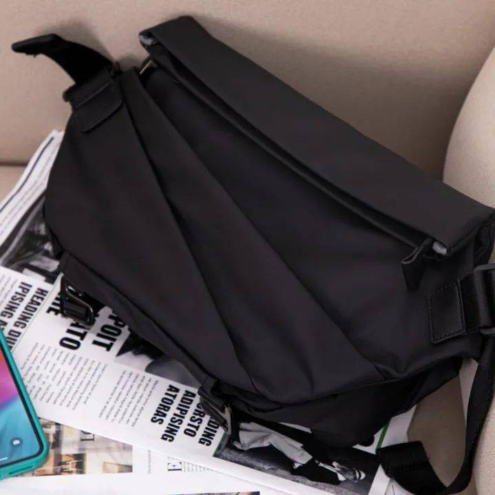 设计|让男人一见痴迷「巨能装」斜挎包！出街背它帅炸整条街