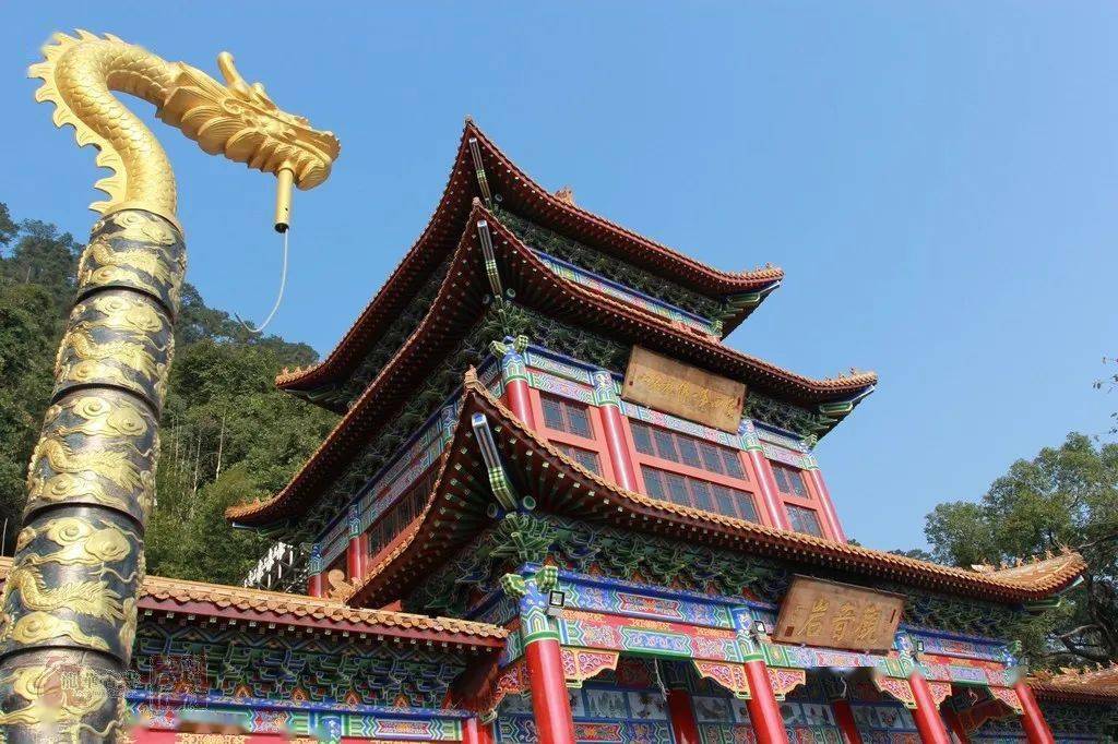 六月十九日,九月十九日"观音诞"的日子,都有数万人到观音岩朝拜进香