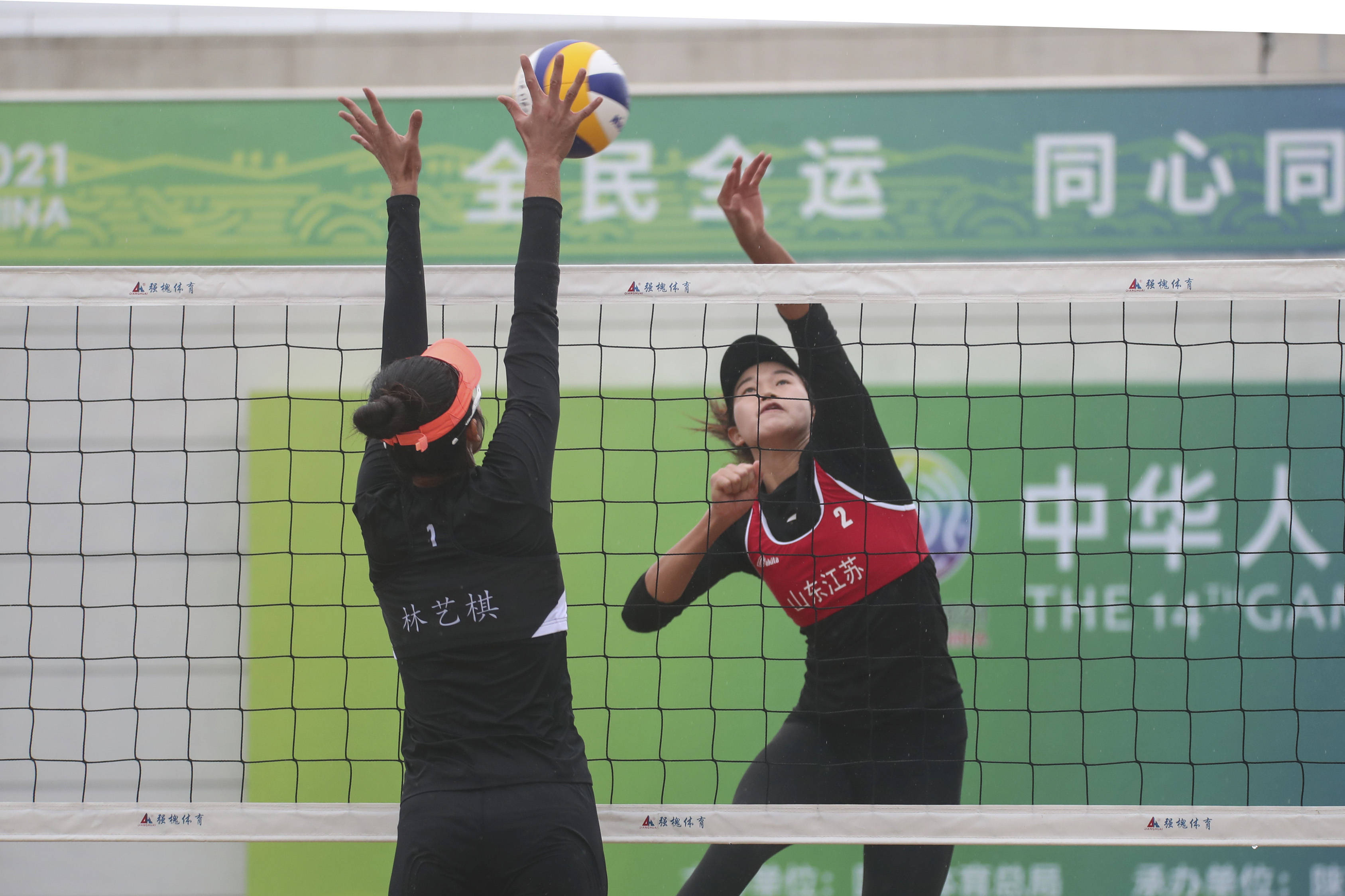 沙滩排球——女子成年组小组赛:联合队胜福建二队