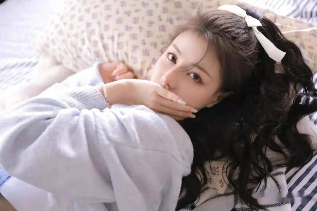 嘉易-李敏儿直播间:384282借钱打tai魔性惩罚,女主播关美颜,电话大哥