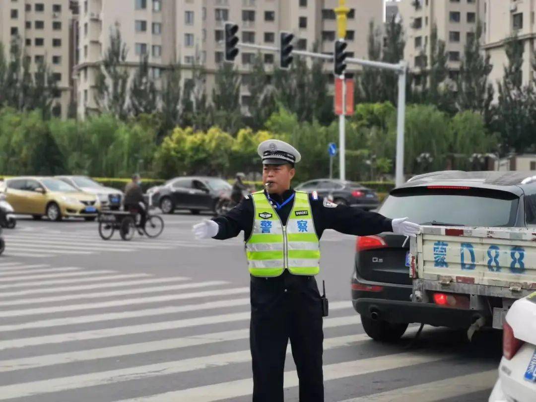 中秋節我在崗赤峰交警為您平安出行保駕護航