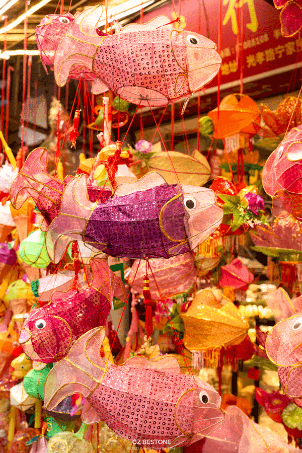 但不管怎样,那份被旧物点燃的浓浓节日气氛,才是记忆中的中秋节