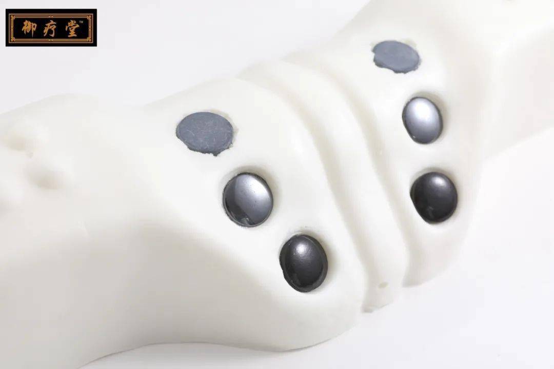 颈椎|头晕恶心手麻原来是颈椎出了毛病！睡它，30分钟缓解酸痛，1个月连血压都降了